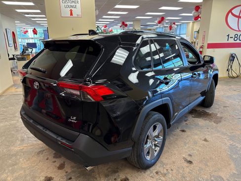 Used 2025 Toyota RAV4 LE AWD/4WD image 9