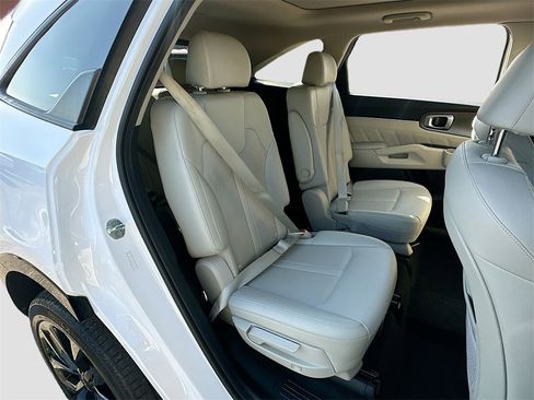 Certified 2023 Kia Sorento SX image 28