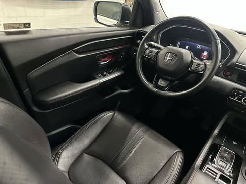 Used 2025 Honda Pilot Black Edition image 12