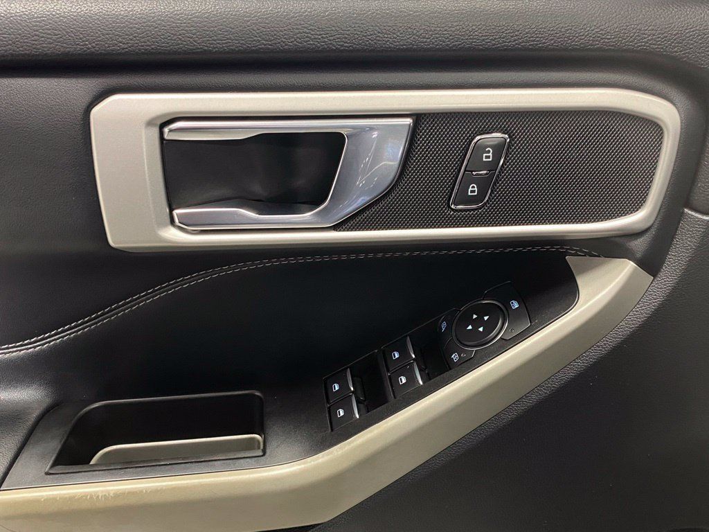 Used 2020 Ford Explorer XLT w/ Equipment Group 202A AWD/4WD image 14