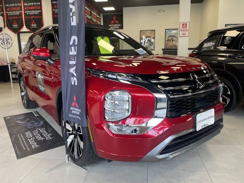 New 2025 Mitsubishi Outlander AWD image 1