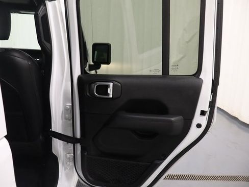 Used 2020 Jeep Wrangler Unlimited Sahara image 15