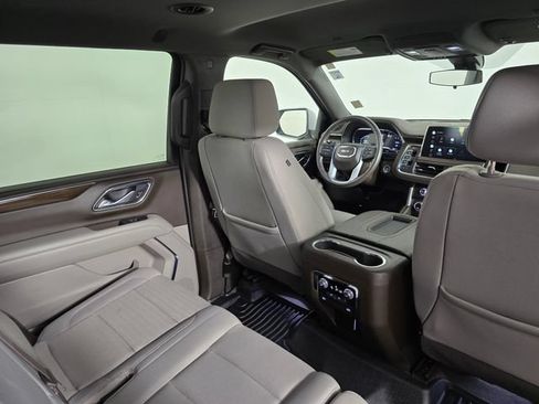 Used 2022 GMC Yukon XL SLE w/ Gmc Pro Safety Plus Package AWD/4WD image 15