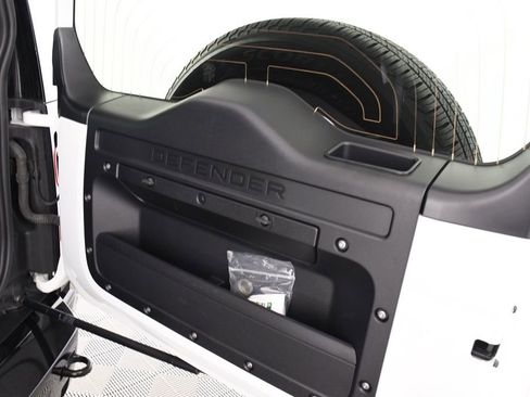 Used 2024 Land Rover Defender 110 X-Dynamic SE image 24