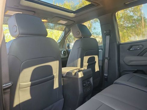 Used 2025 Chevrolet Colorado ZR2 w/ Midnight Edition AWD/4WD image 16