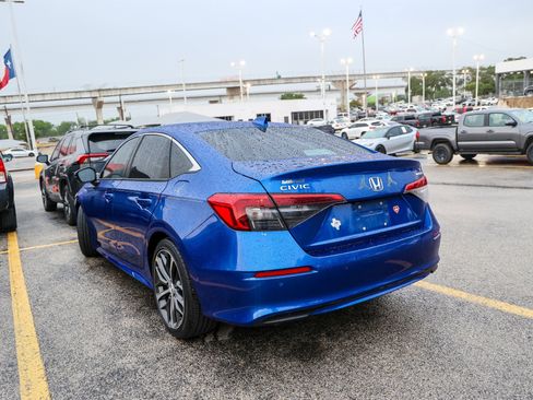 Used 2022 Honda Civic Touring image 9