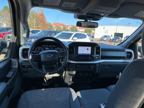 Used 2021 Ford F150 XLT image 10