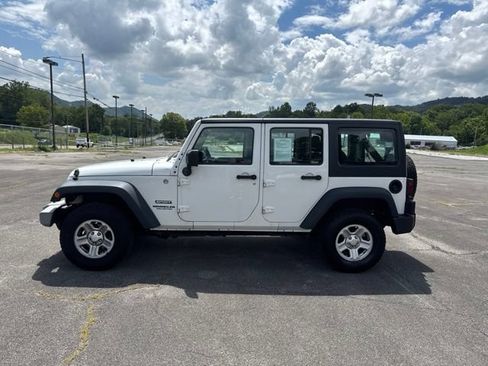 Used 2016 Jeep Wrangler Unlimited Sport w/ Connectivity Group AWD/4WD image 5