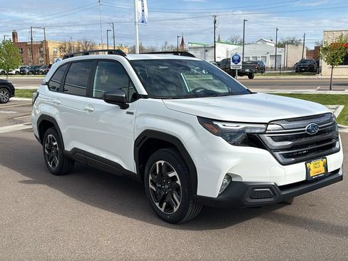 New 2026 Subaru Forester Premium AWD/4WD image 3