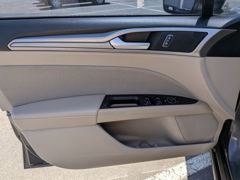 Used 2020 Ford Fusion SE FWD image 14