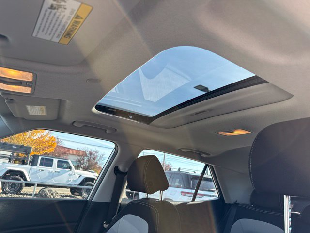 Used 2025 Hyundai Venue SEL FWD image 23