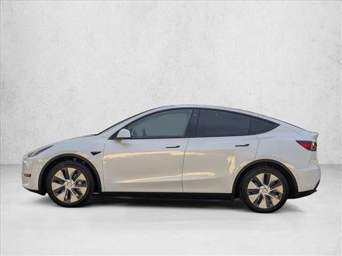Used 2021 Tesla Model Y Long Range image 9