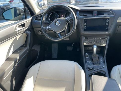 Used 2019 Volkswagen Tiguan SE w/ Panoramic Sunroof Package image 7