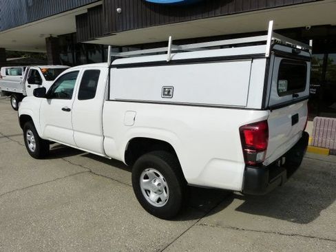 Used 2022 Toyota Tacoma SR RWD image 3