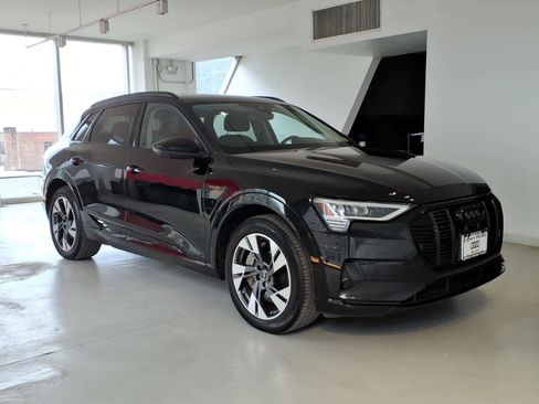 Used 2023 Audi e-tron Premium w/ Convenience Plus Package AWD/4WD image 3
