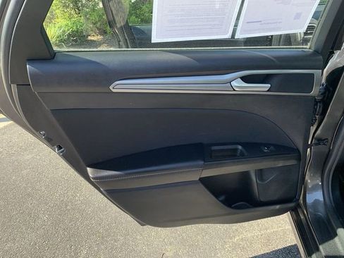 Used 2019 Ford Fusion SE FWD image 15