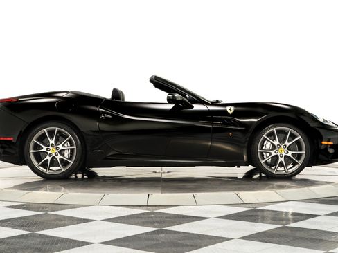 Used 2012 Ferrari California image 37