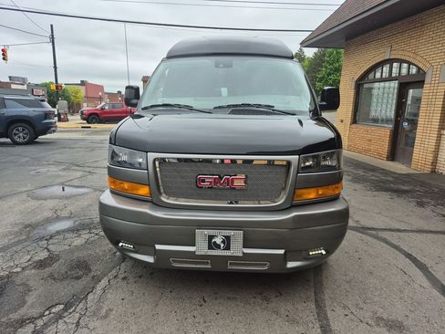 Used 2025 GMC Savana 2500 Extended w/ Driver Convenience Package RWD image 10
