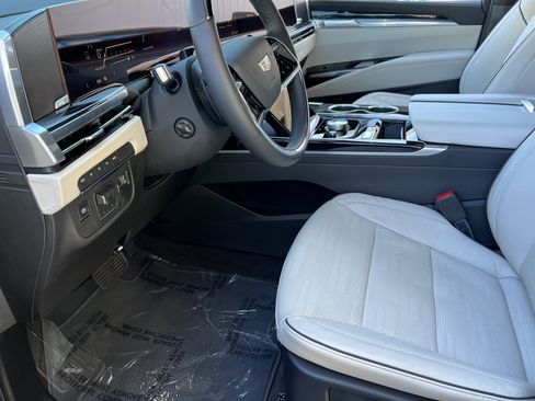 Used 2026 Cadillac Escalade Sport AWD/4WD image 14
