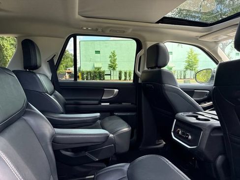 Used 2025 Ford Expedition Platinum AWD/4WD image 25