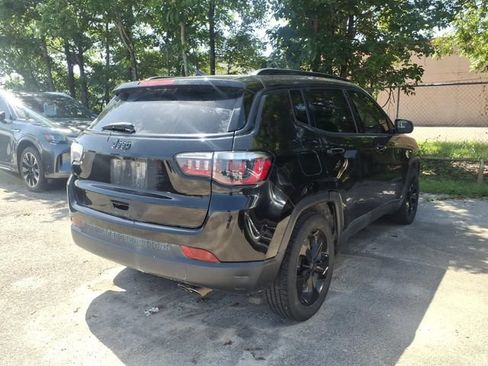Used 2020 Jeep Compass Latitude FWD image 2