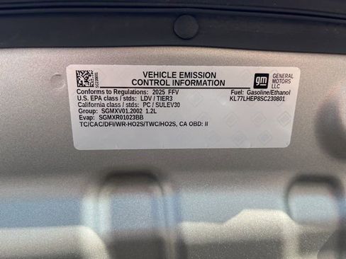 Used 2025 Chevrolet Trax LT w/ LT Convenience Package FWD image 21