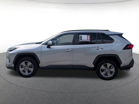 Used 2022 Toyota RAV4 XLE w/ Convenience Package FWD image 3
