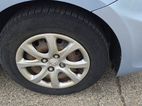 Used 2013 Hyundai Accent GLS image 10