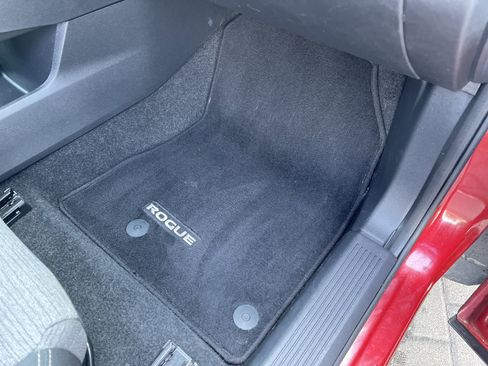 Used 2023 Nissan Rogue SV image 34