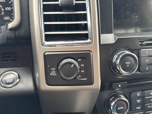 Used 2016 Ford F150 Lariat image 18