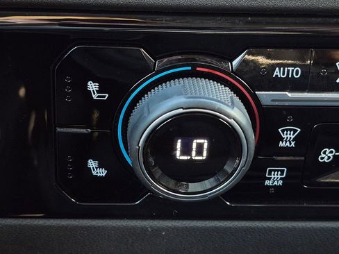 Used 2023 Chevrolet Silverado 1500 LT image 25