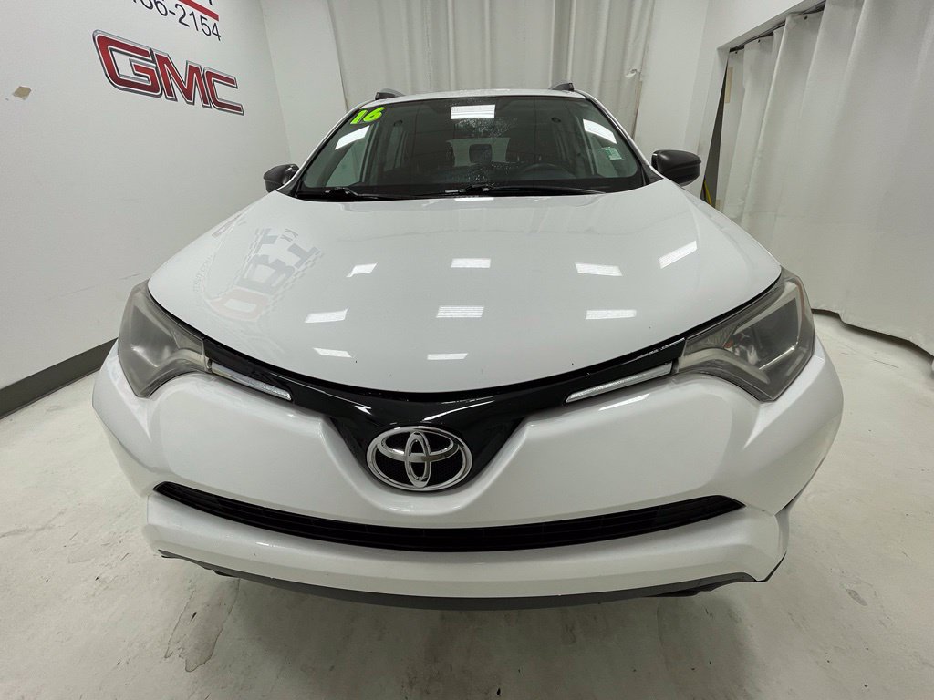 Used 2016 Toyota RAV4 LE AWD/4WD image 2