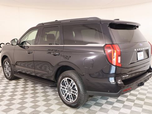 Used 2025 Ford Expedition Active AWD/4WD image 24