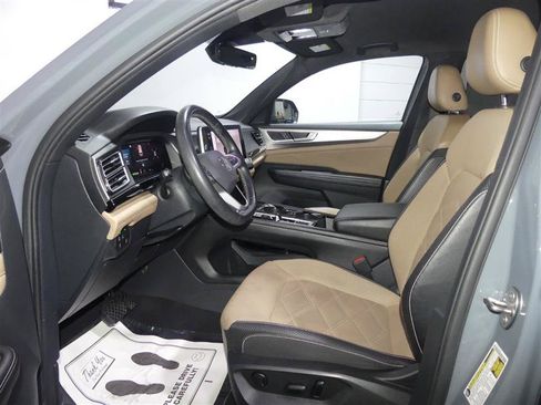Used 2024 Volkswagen Atlas Cross Sport SE FWD image 21
