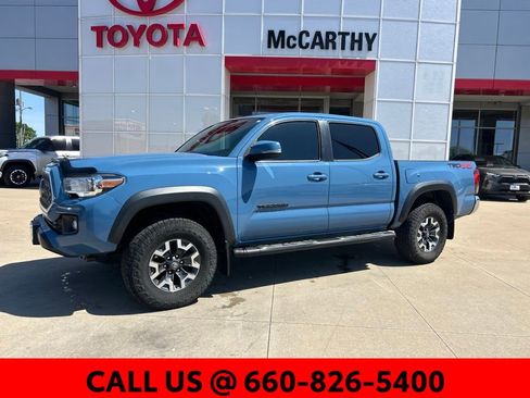 Used 2019 Toyota Tacoma TRD Off-Road AWD/4WD image 13