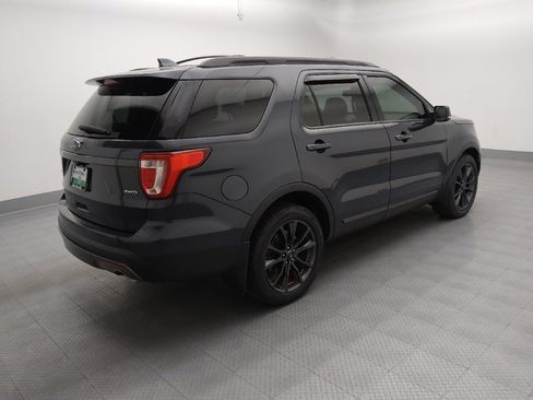 Used 2017 Ford Explorer XLT w/ Equipment Group 202A AWD/4WD image 10