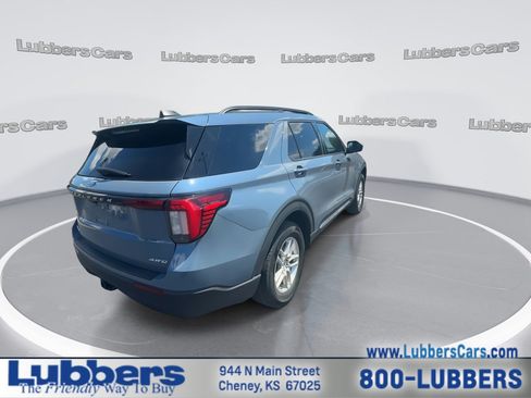 Used 2025 Ford Explorer Active AWD/4WD image 8