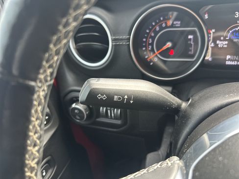 Used 2020 Jeep Gladiator Overland AWD/4WD image 23