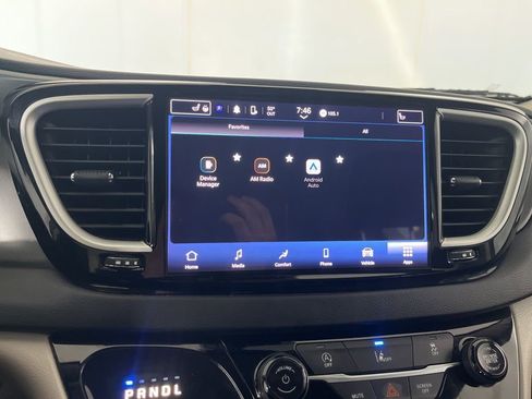 Used 2022 Chrysler Pacifica Touring-L image 69