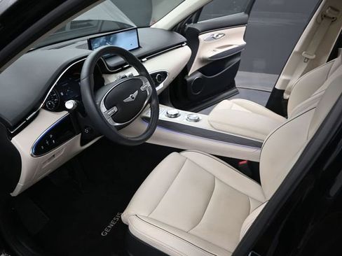 Used 2024 Genesis GV70 2.5T w/ Advanced Package image 4