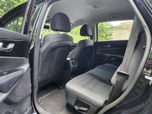 Used 2019 Kia Sorento L FWD image 4