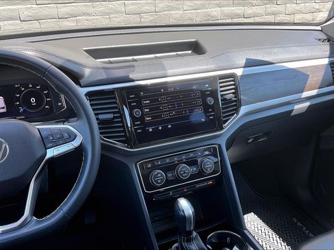 Certified 2022 Volkswagen Atlas SE w/ Panoramic Sunroof Package FWD image 5
