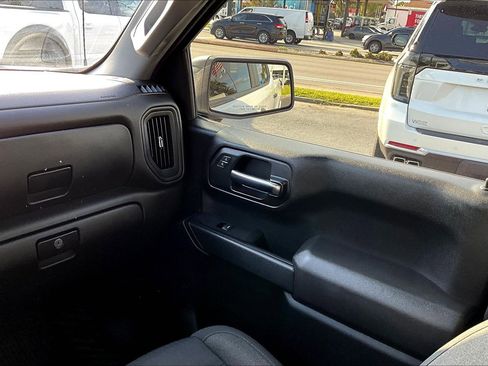 Used 2022 Chevrolet Silverado 1500 Custom image 16