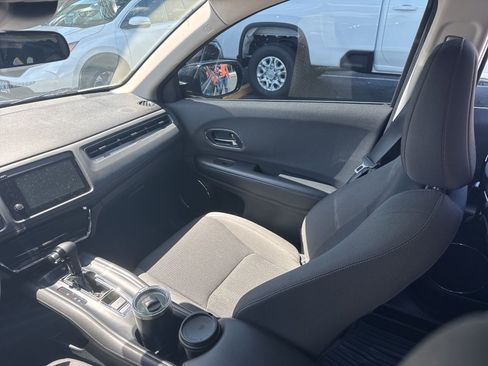 Used 2022 Honda HR-V EX image 9