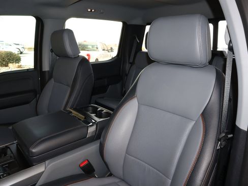 Used 2025 Ford F150 Lariat w/ Equipment Group 501A Mid image 33