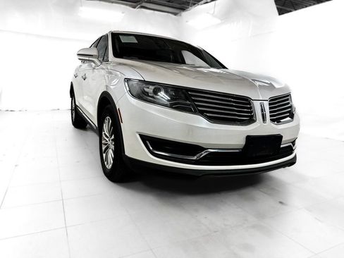 Used 2017 Lincoln MKX Select image 8