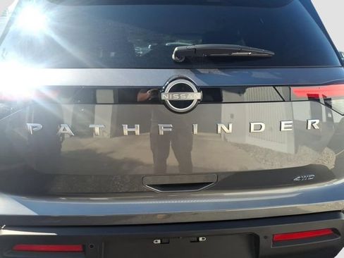 Used 2025 Nissan Pathfinder S AWD/4WD image 26