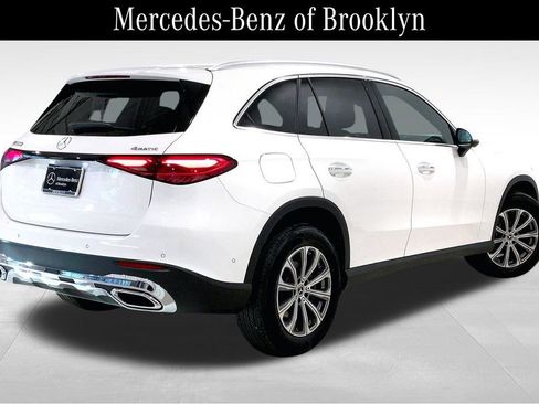 Used 2025 Mercedes-Benz GLC 300 4MATIC image 12