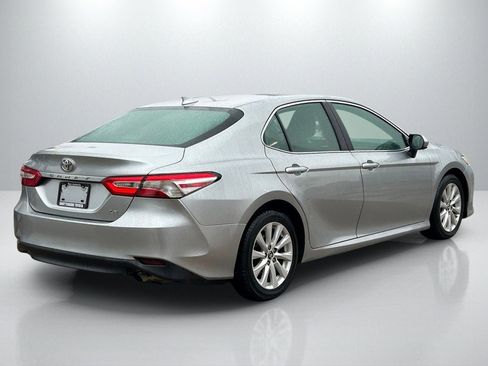 Used 2019 Toyota Camry LE image 5