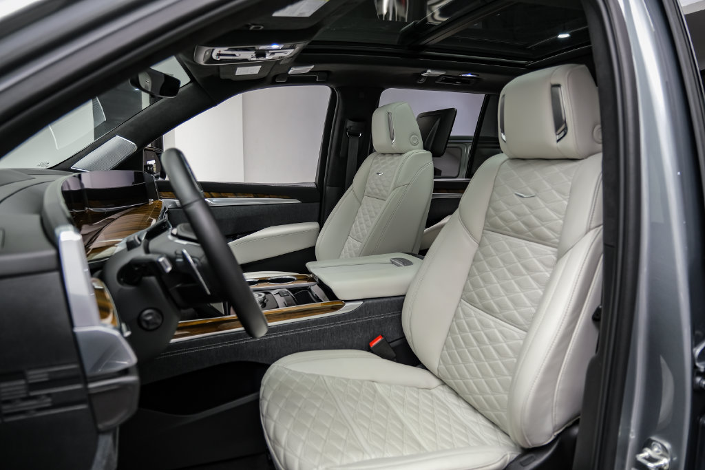Used 2025 Cadillac Escalade Sport Platinum AWD/4WD image 34
